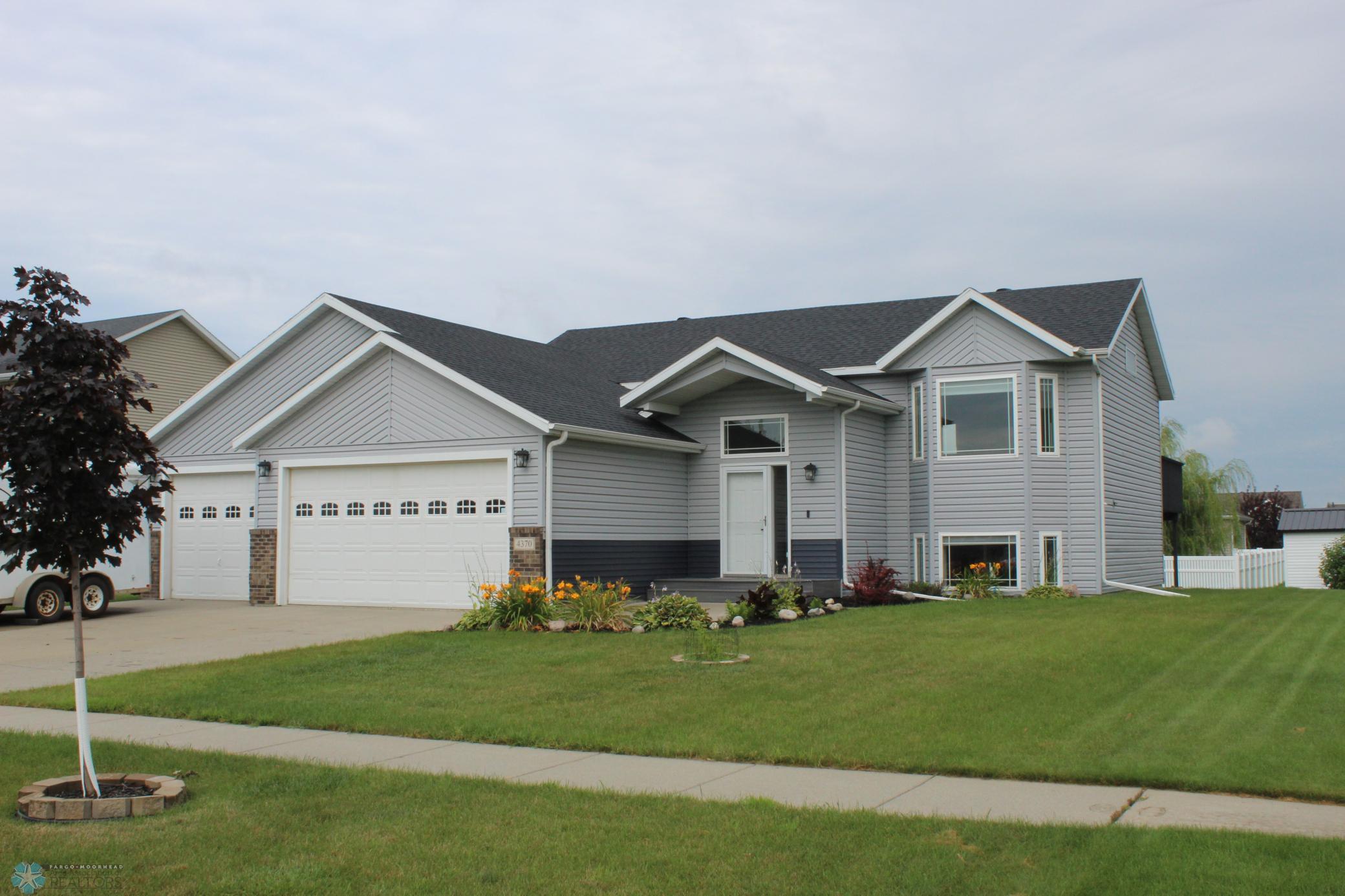 54th St, Fargo, ND 58104