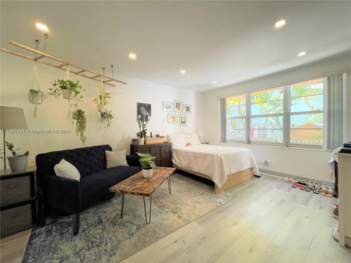 apt-1-1135 Meridian Ave, Miami Beach, FL, 33139-4526 | Card Image