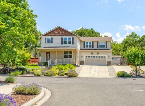 331 Patricia Ln, Eagle Point, OR, 97524-6619 | Card Image