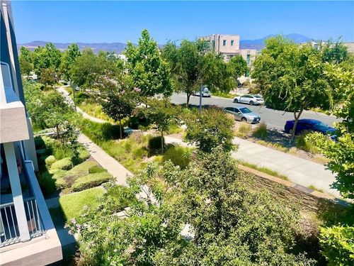 747 Beacon, Irvine, CA, 92618-0857 | Card Image