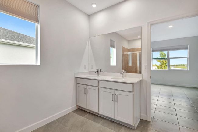 Double vanity and sinks | Image 29