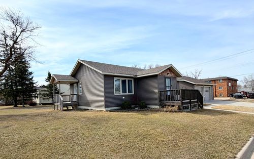 601 Main St S, Karlstad, MN, 56732-4011 | Card Image