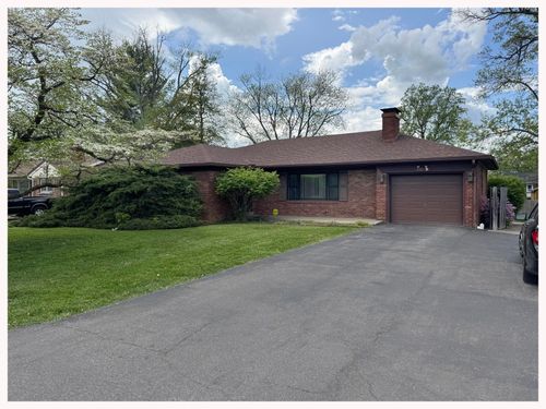 1042 Chickasaw Trl, Frankfort, KY, 40601-2561 | Card Image