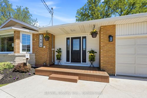 7484 Merritt Ave, Niagara Falls, ON, L2G5C5 | Card Image
