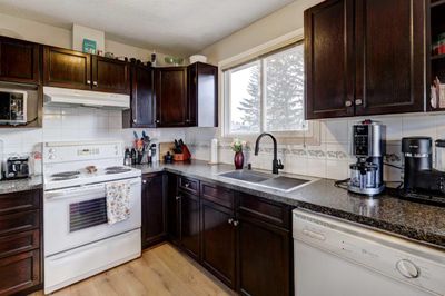 5202 Bowness Rd Nw, Home with 4 bedrooms, 2 bathrooms and 4 parking in Calgary AB | Image 3