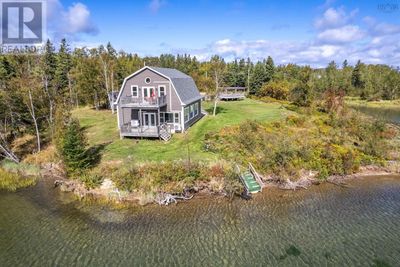 696 Point Aconi Rd, House other with 3 bedrooms, 3 bathrooms and null parking in Point Aconi NS | Image 1