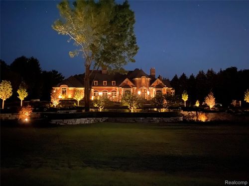 5165 Abbey Rd, Oakland Twp, MI, 48306-2405 | Card Image