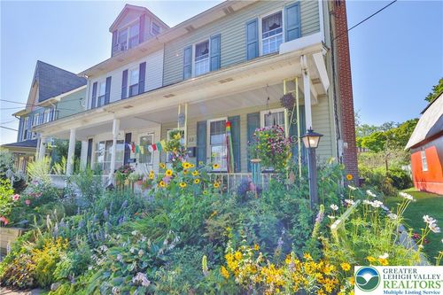 12 E North St, Nazareth, PA, 18064-1518 | Card Image