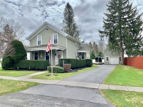 424 White St, Waterville, NY, 13480-1221 | Card Image