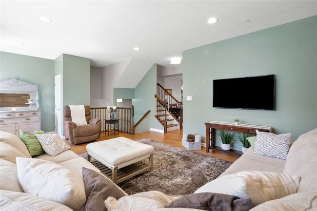 1004 Pointe View Dr, Townhouse with 3 bedrooms, 3 bathrooms and 2 parking in Mars PA | Image 13