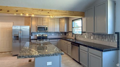 121 2nd W, East Carbon, UT, 84520-7706 | Card Image