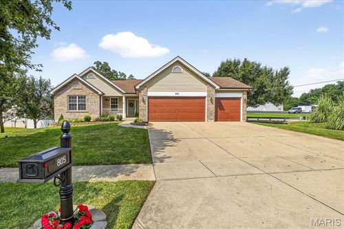 805 Silver Lake View Dr, Pacific, MO, 63069-5582 | Card Image