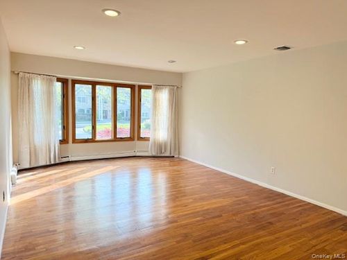 17 Threepence Dr, Melville, NY, 11747-3408 | Card Image