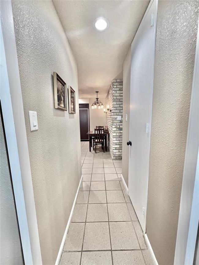 Hallway from dining room to the kitchen | Image 12