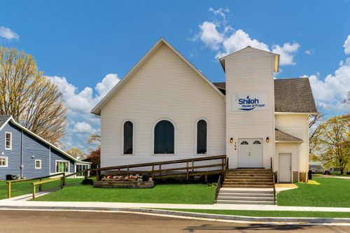 124 W Hobart St, Ashley, IN, 46705-5249 | Card Image