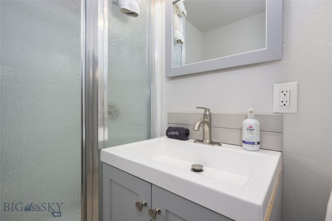 1 Bedroom Apartment/Garage Bathroom 2 | Image 54