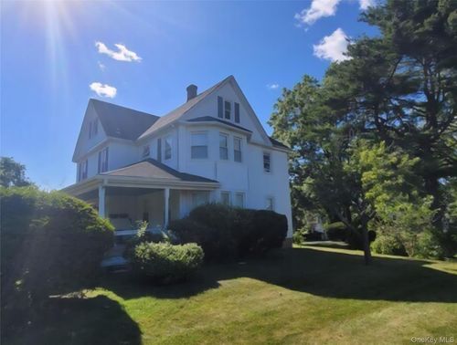 21-23 George St, Manhasset, NY, 11030-2313 | Card Image