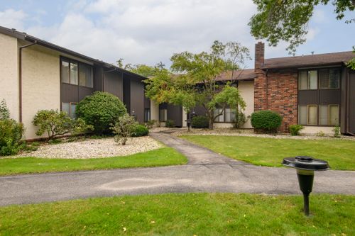 2120 W Good Hope Rd, GLENDALE, WI, 53209-2779 | Card Image