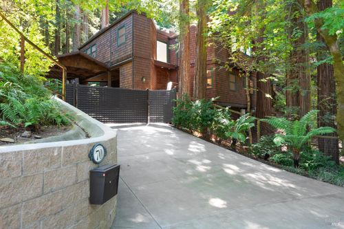 70 Westwood Dr, Kentfield, CA, 94904-2744 | Card Image