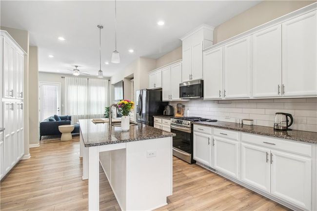 3313 Park Pointe Cir, Townhouse with 3 bedrooms, 4 bathrooms and null parking in Scottdale GA | Image 4