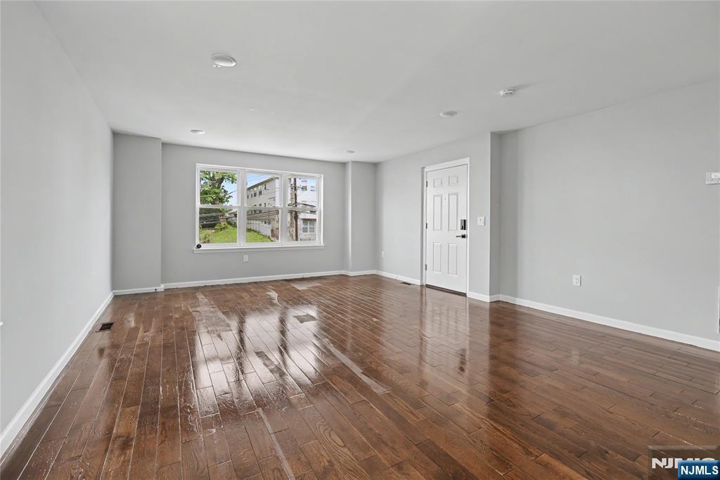 Residential Lease in Newark 3