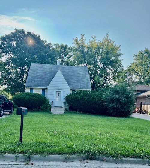 197 N Bonnie Brae Ave, Elmhurst, IL, 60126-2505 | Card Image