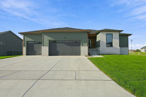3997 N Estancia Ct, Wichita, KS, 67205-8728 | Card Image