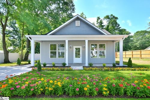 121 W 2nd St, williamston, SC, 29697-2211 | Card Image