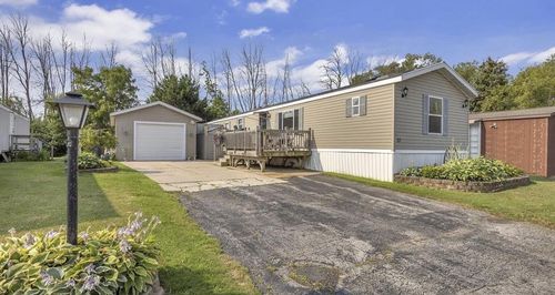 33-33 S Hiawatha Cir, Sheboygan, WI, 53081-7029 | Card Image