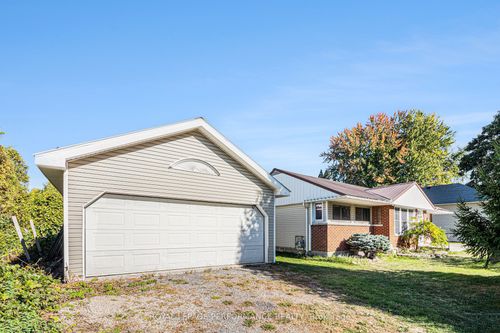 724 St Antoine St, Cornwall, ON, K6H7G9 | Card Image