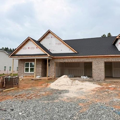 404 Beeson Ct, Clemmons, NC, 27012-7582 | Card Image
