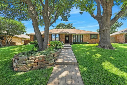 1904 Middle Glen Dr, Carrollton, TX, 75007-2419 | Card Image