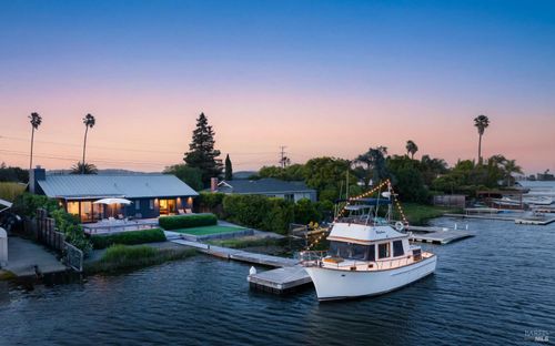 160 Montego Ky, Novato, CA, 94949-5352 | Card Image