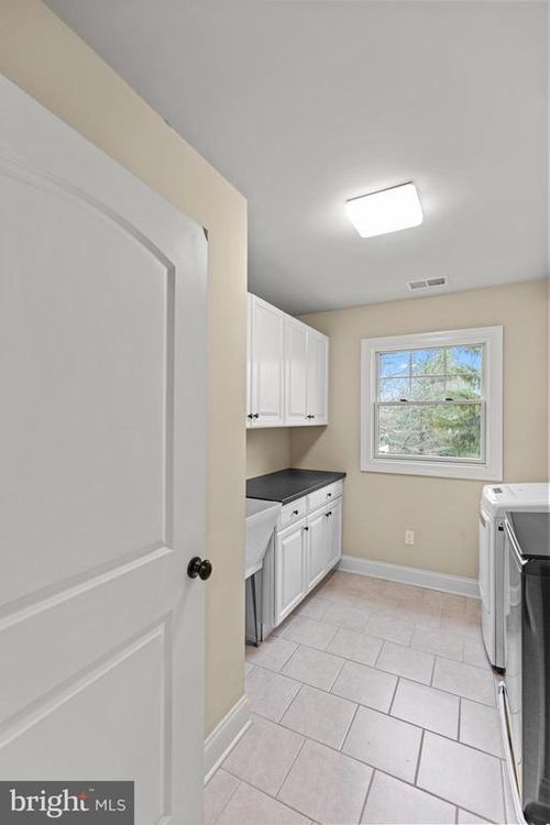 9 Harriet Dr, Princeton, NJ, 08540-3934 | Card Image