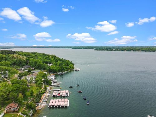 1821 Oakland Rd, Lake Geneva, WI, 53147-3948 | Card Image