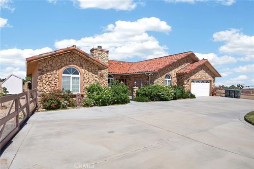 11380 Rochester Rd, Phelan, CA, 92371-6861 | Card Image