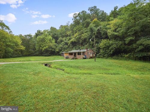 878 Beards Crossing Rd, HEDGESVILLE, WV, 25427-5872 | Card Image