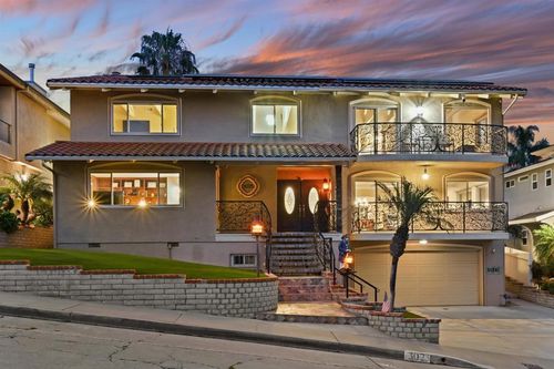 3025 Chicago, San Diego, CA, 92117 | Card Image