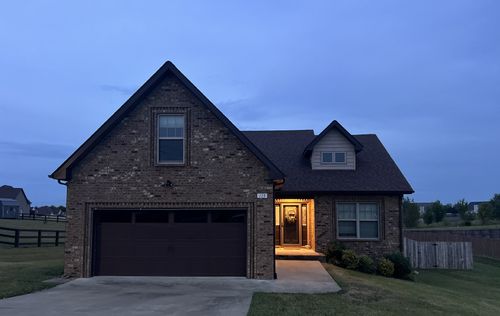 135 Irish Oaks Dr, Portland, TN, 37148-2250 | Card Image