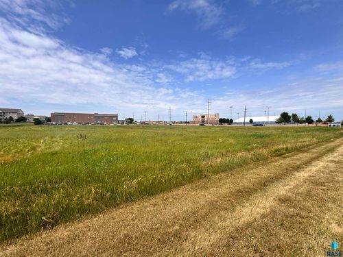 1104 E 73rd St, Sioux Falls, SD, 57108 | Card Image