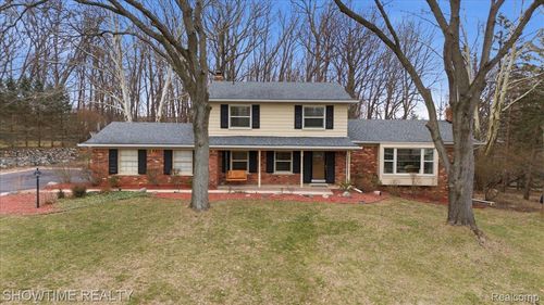 326 Shagbark Dr, Rochester Hills, MI, 48309-1819 | Card Image