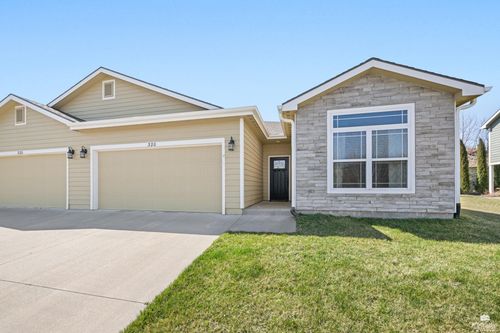 320 Rosewalk Pl, Manhattan, KS, 66503-8480 | Card Image