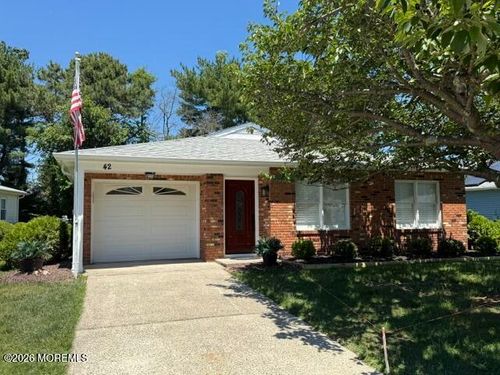 42 Lauren Lane, Brick, NJ, 08723 | Card Image