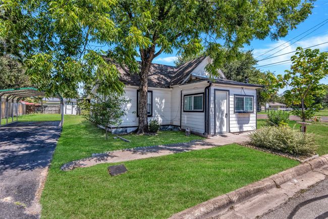 107 E 11 Th St, Home with 0 bedrooms, 0 bathrooms and 1 parking in Kemp TX | Image 4