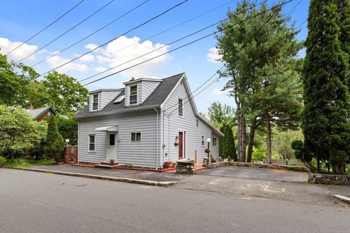 48 Valley St, Wakefield, MA, 01880-3437 | Card Image