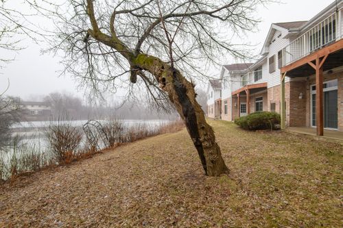 16484 Crown Ct E, Germantown, WI, 53022 | Card Image
