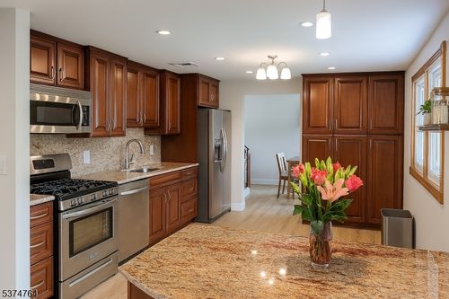 280 Mountain Ave, Springfield, NJ, 07081-2215 | Card Image
