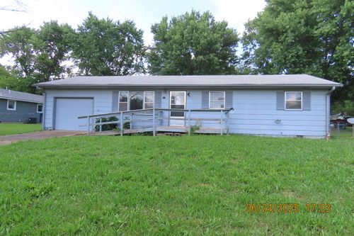321 W Cofield St, Aurora, MO, 65605-1211 | Card Image