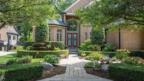 13046 Partridge Run, Shelby Twp, MI, 48315-6942 | Card Image