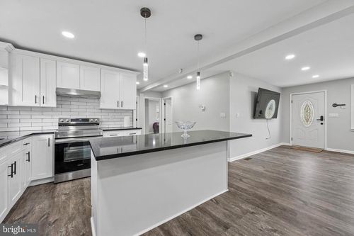 2 Gina Dr, Middletown, DE, 19709-9444 | Card Image